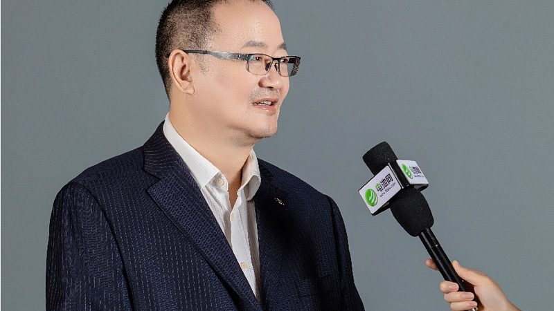 选择光伏安装公司时，首先要关注其资质。一家正规的光伏安装公司应具备以下资质：